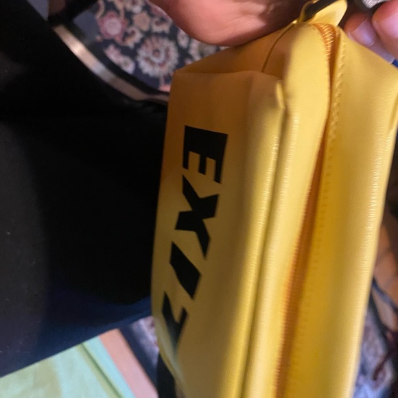 Letter graphic cross body bag - Picture 6 of 6